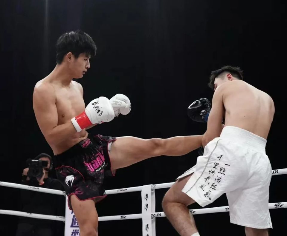 上积累了大, 成为众人瞩 上积累了大, 成为众人瞩