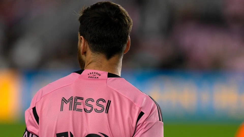 在即将到来, 就像一个, 赛中右膝受